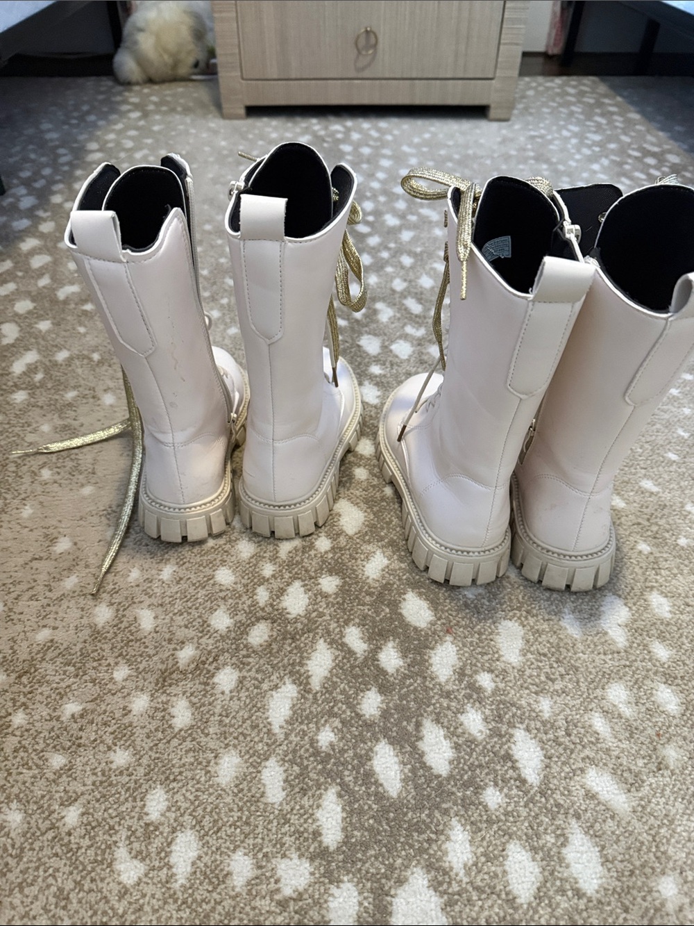 K-pop demon hunters Kids Cream Combat Boots with Gold Laces size 31 12.5/13/1 - Picture 2 of 5